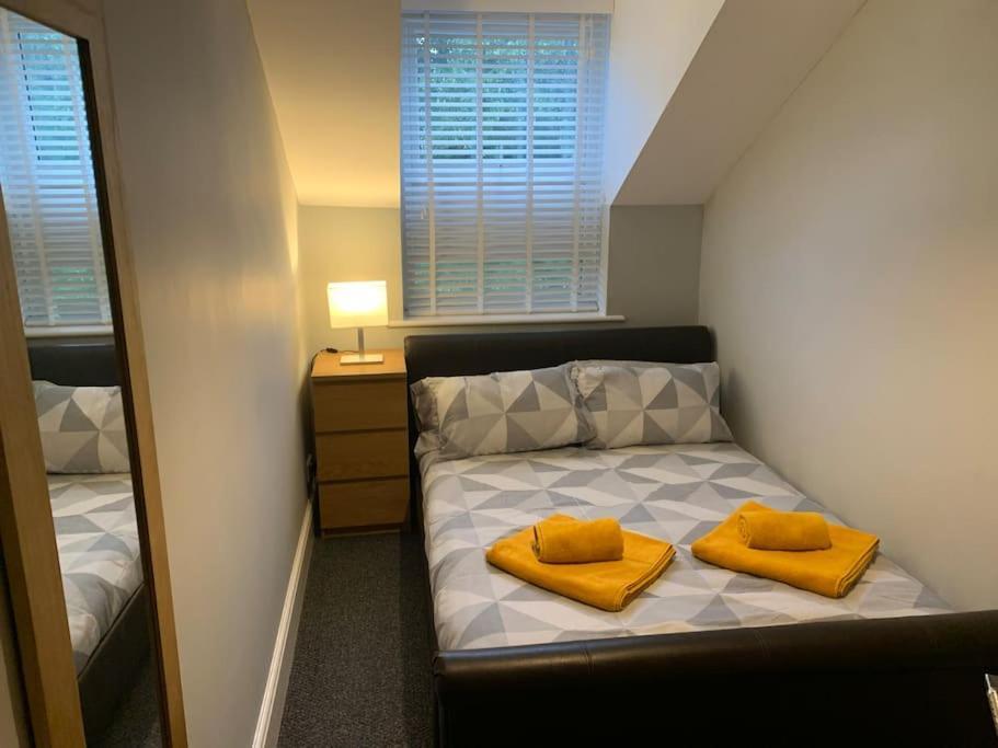 Fantastic Large 2 X Bedroom Flat, Free Parking سيل المظهر الخارجي الصورة