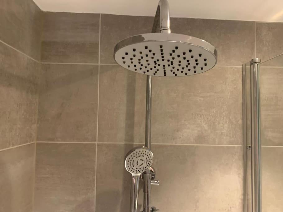 Fantastic Large 2 X Bedroom Flat, Free Parking سيل المظهر الخارجي الصورة