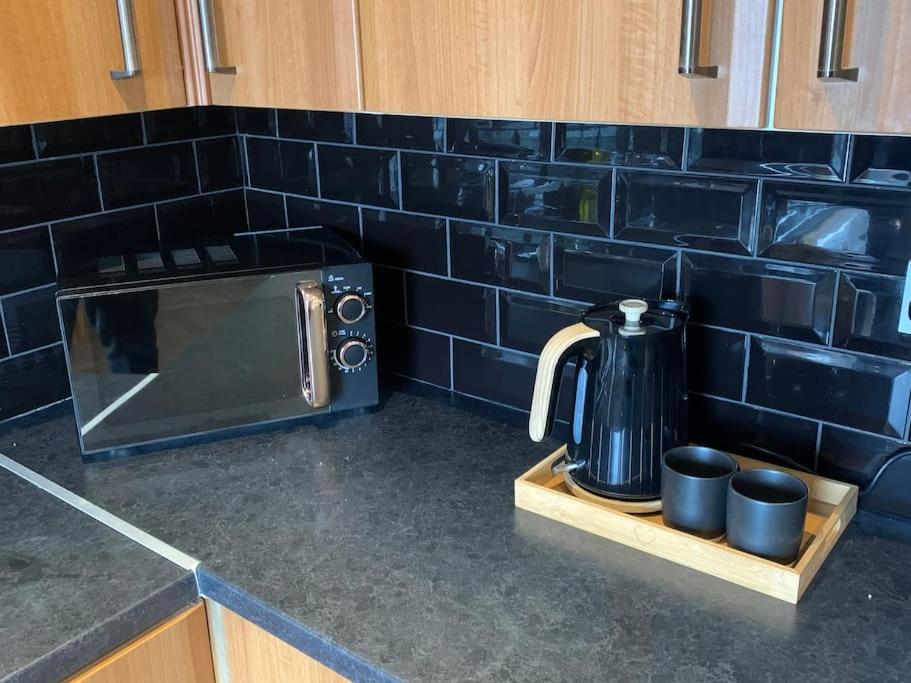 Fantastic Large 2 X Bedroom Flat, Free Parking سيل المظهر الخارجي الصورة