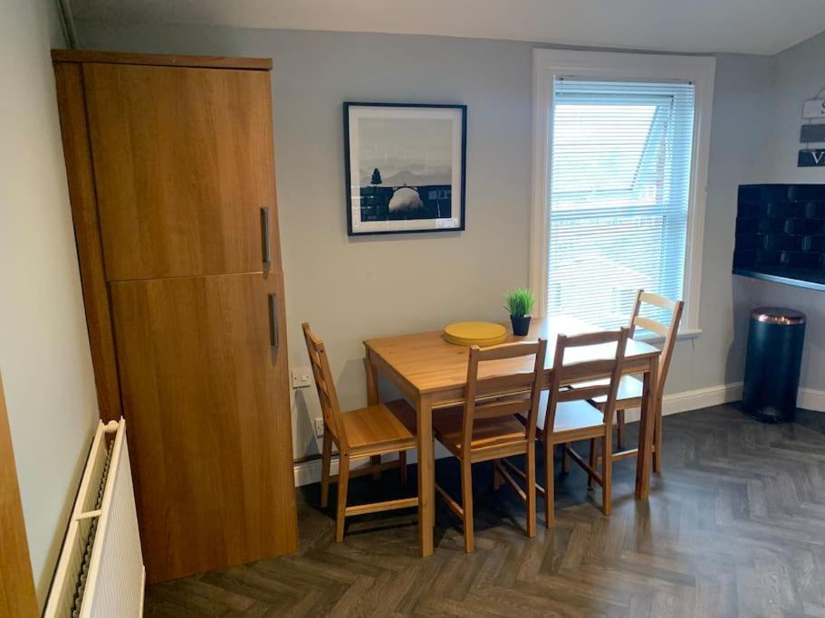Fantastic Large 2 X Bedroom Flat, Free Parking سيل المظهر الخارجي الصورة
